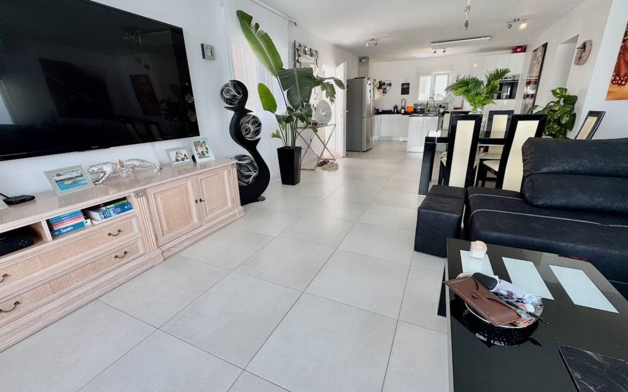 6 makuuhuone Huvila myytävänä paikassa Ciudad Quesada mukana uima-altaan - 685 000 € (Ref: 9185996)