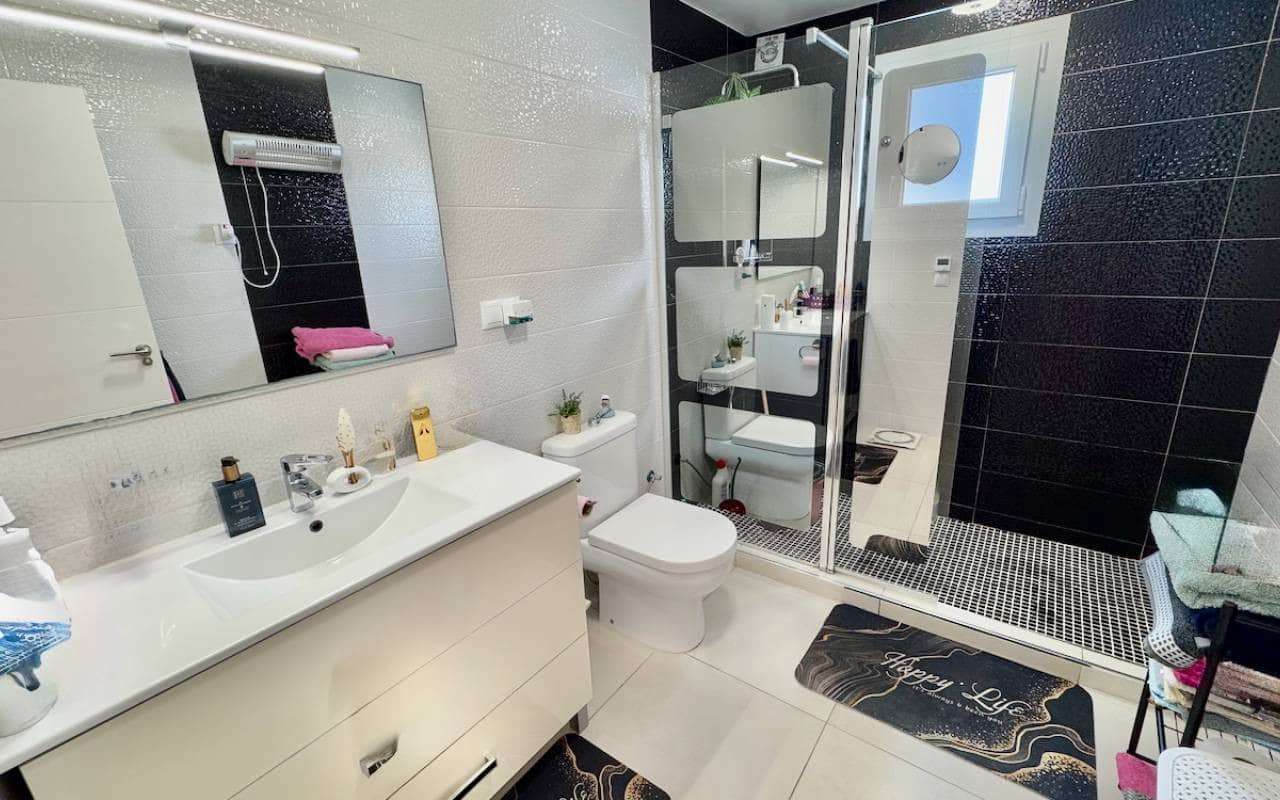 6 makuuhuone Huvila myytävänä paikassa Ciudad Quesada mukana uima-altaan - 685 000 € (Ref: 9185996)