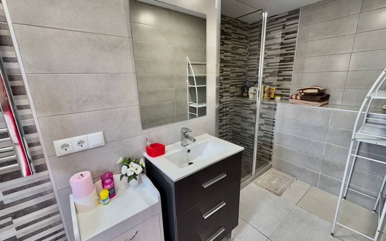 6 makuuhuone Huvila myytävänä paikassa Ciudad Quesada mukana uima-altaan - 685 000 € (Ref: 9185996)