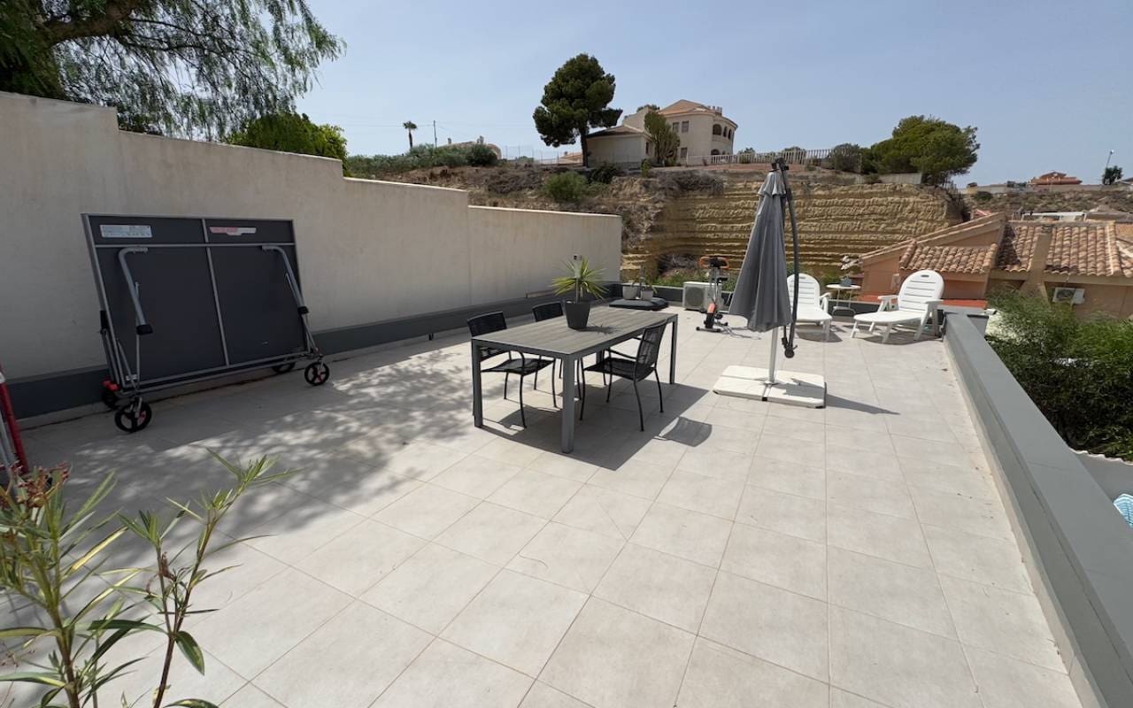 6 makuuhuone Huvila myytävänä paikassa Ciudad Quesada mukana uima-altaan - 685 000 € (Ref: 9185996)