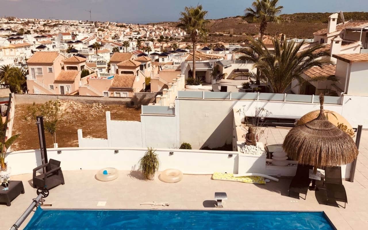 6 makuuhuone Huvila myytävänä paikassa Ciudad Quesada mukana uima-altaan - 685 000 € (Ref: 9185996)