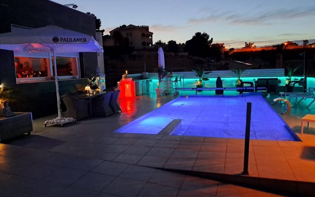 6 makuuhuone Huvila myytävänä paikassa Ciudad Quesada mukana uima-altaan - 685 000 € (Ref: 9185996)