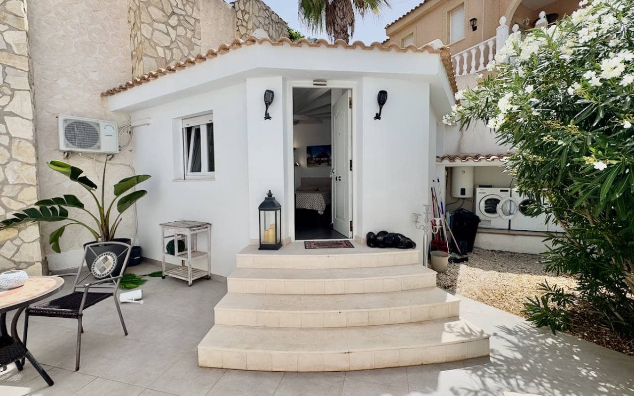 6 makuuhuone Huvila myytävänä paikassa Ciudad Quesada mukana uima-altaan - 685 000 € (Ref: 9185996)