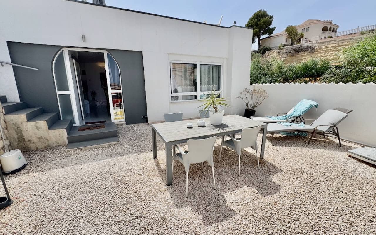 6 makuuhuone Huvila myytävänä paikassa Ciudad Quesada mukana uima-altaan - 685 000 € (Ref: 9185996)