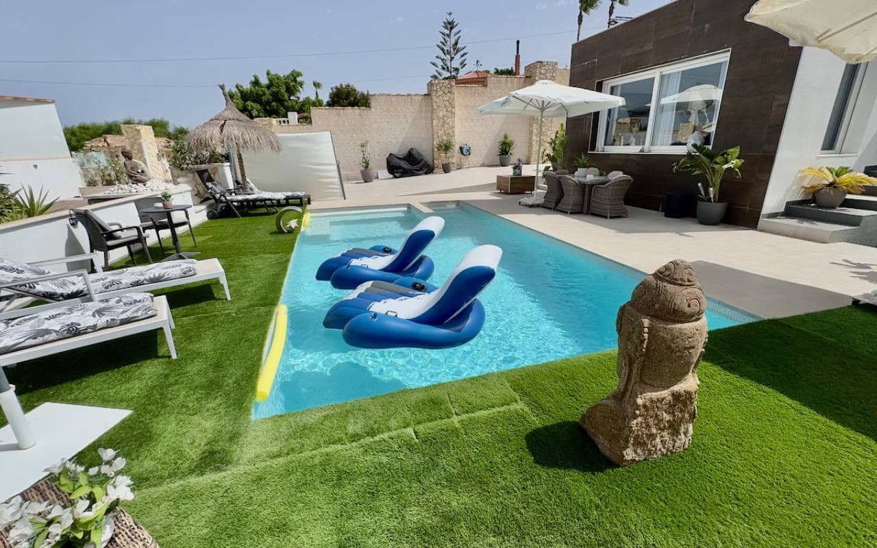 6 makuuhuone Huvila myytävänä paikassa Ciudad Quesada mukana uima-altaan - 685 000 € (Ref: 9185996)