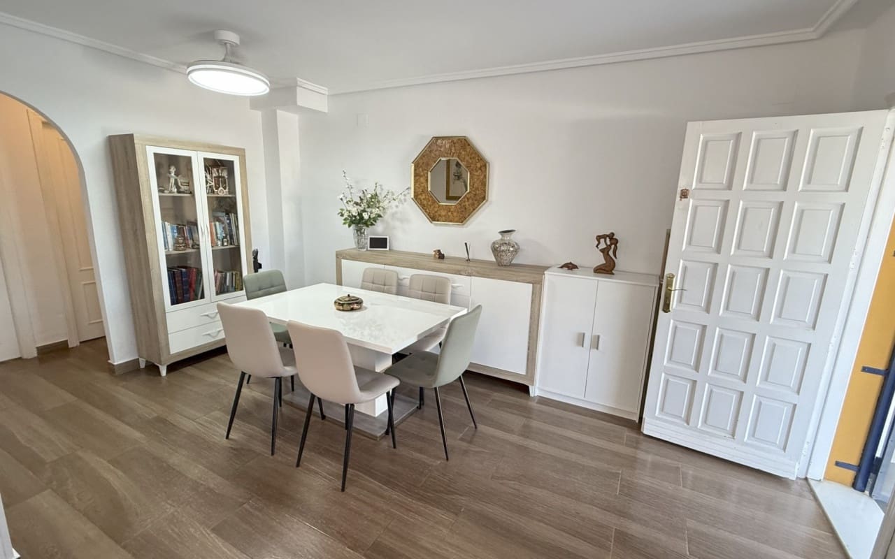 2 soveværelse Byhus til salg i La Zenia med swimmingpool - € 349.900 (Ref: 9191605)