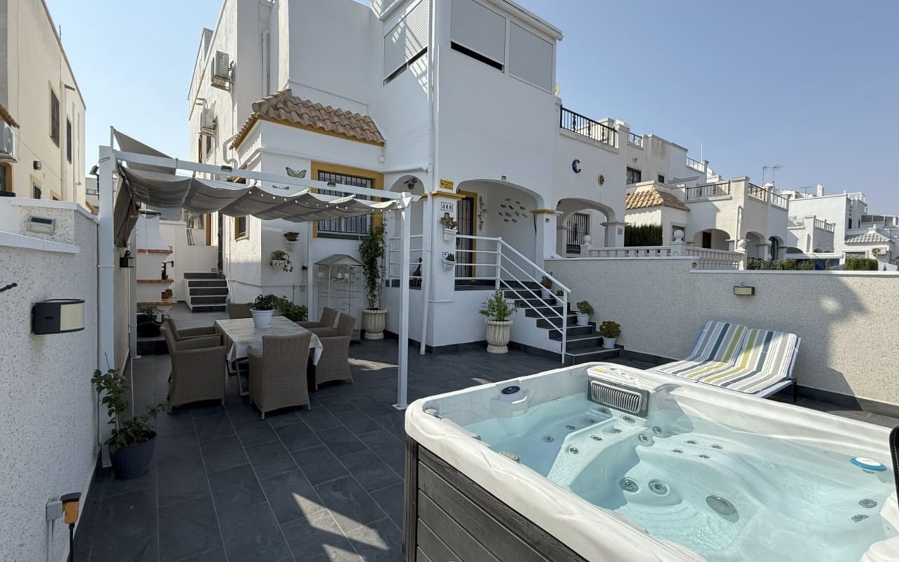 2 soveværelse Byhus til salg i La Zenia med swimmingpool - € 349.900 (Ref: 9191605)