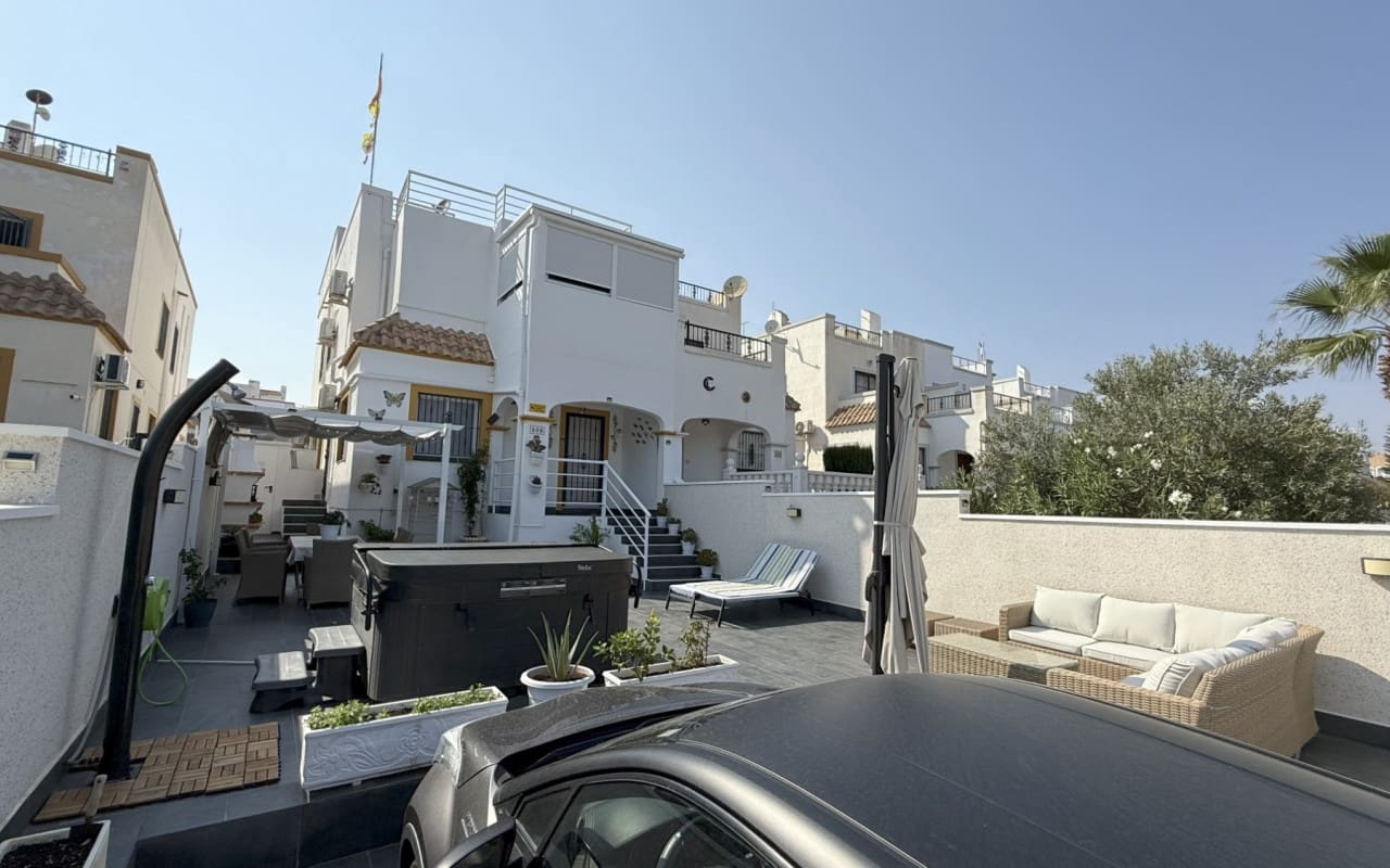 2 soveværelse Byhus til salg i La Zenia med swimmingpool - € 349.900 (Ref: 9191605)