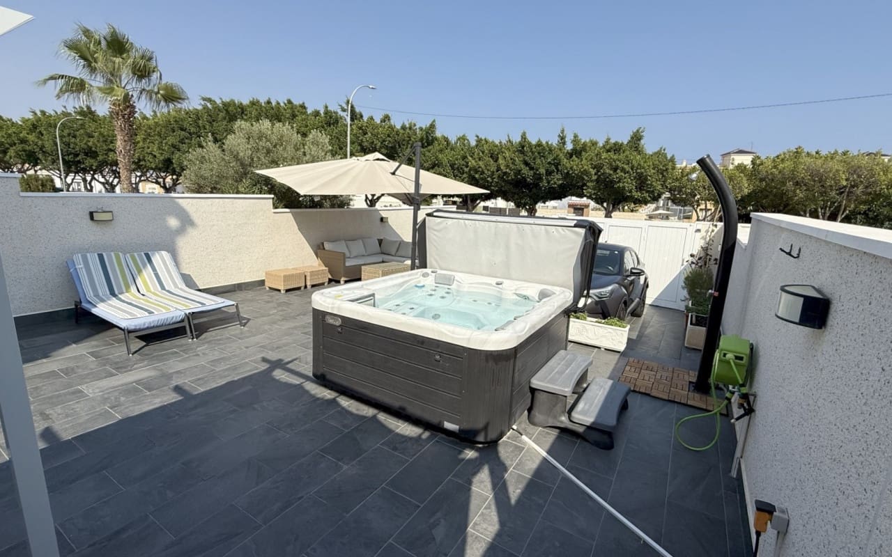 2 soveværelse Byhus til salg i La Zenia med swimmingpool - € 349.900 (Ref: 9191605)