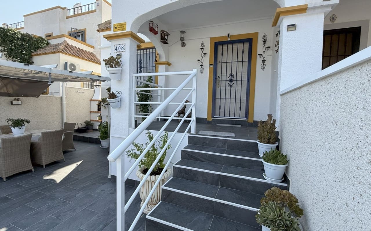 2 soveværelse Byhus til salg i La Zenia med swimmingpool - € 349.900 (Ref: 9191605)