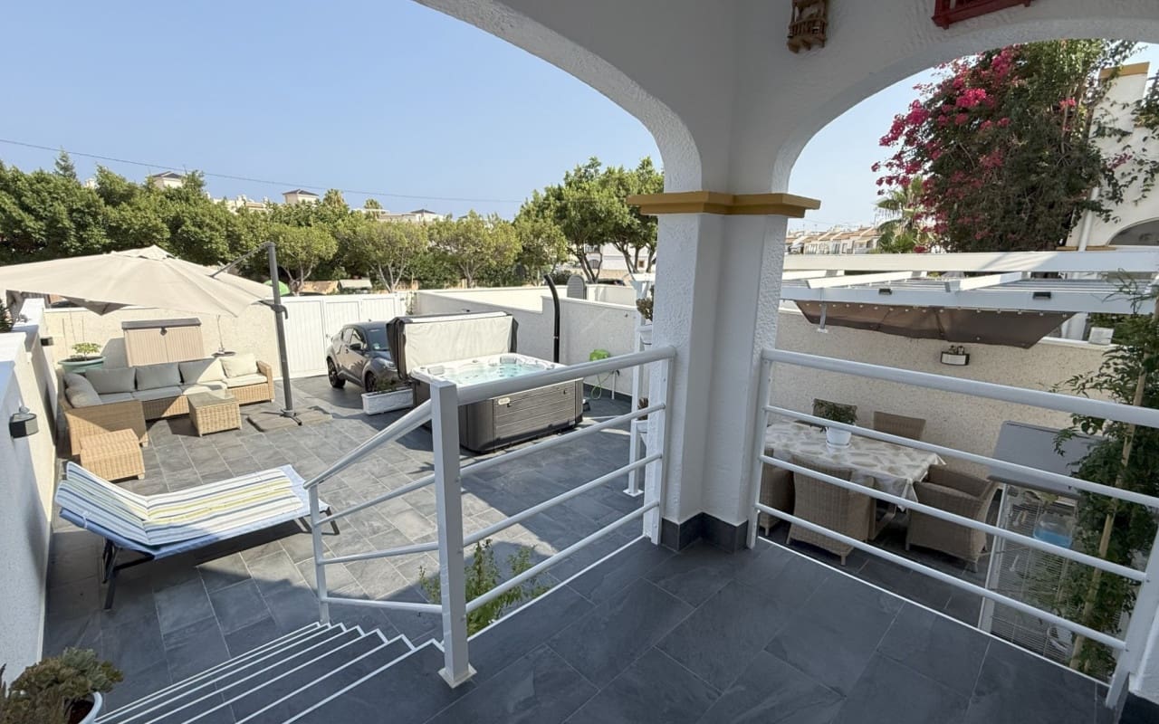 2 soveværelse Byhus til salg i La Zenia med swimmingpool - € 349.900 (Ref: 9191605)