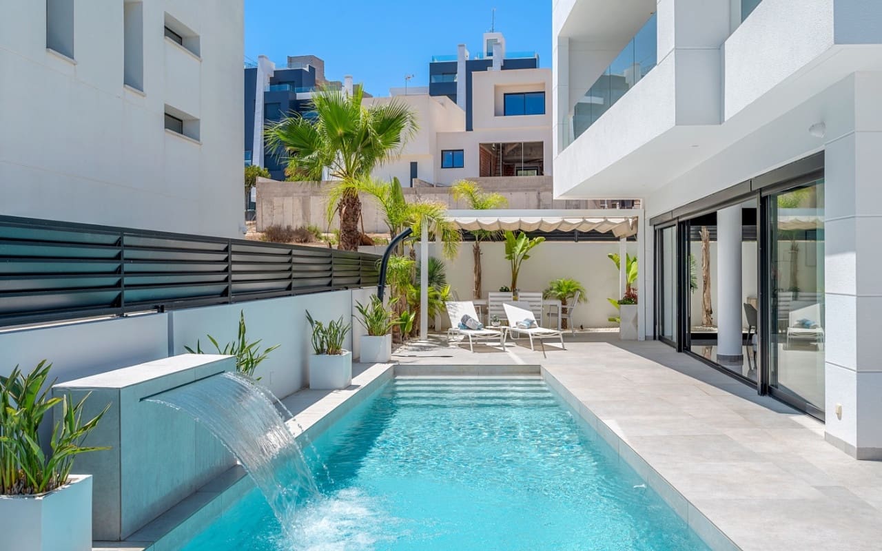 4 soveværelse Villa til salg i Guardamar del Segura med swimmingpool - € 1.390.000 (Ref: 9191747)