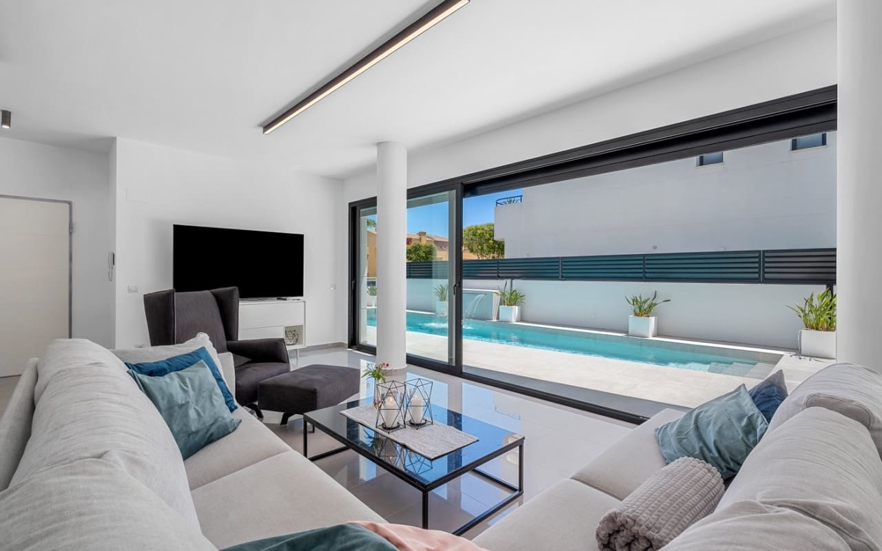 4 soveværelse Villa til salg i Guardamar del Segura med swimmingpool - € 1.390.000 (Ref: 9191747)