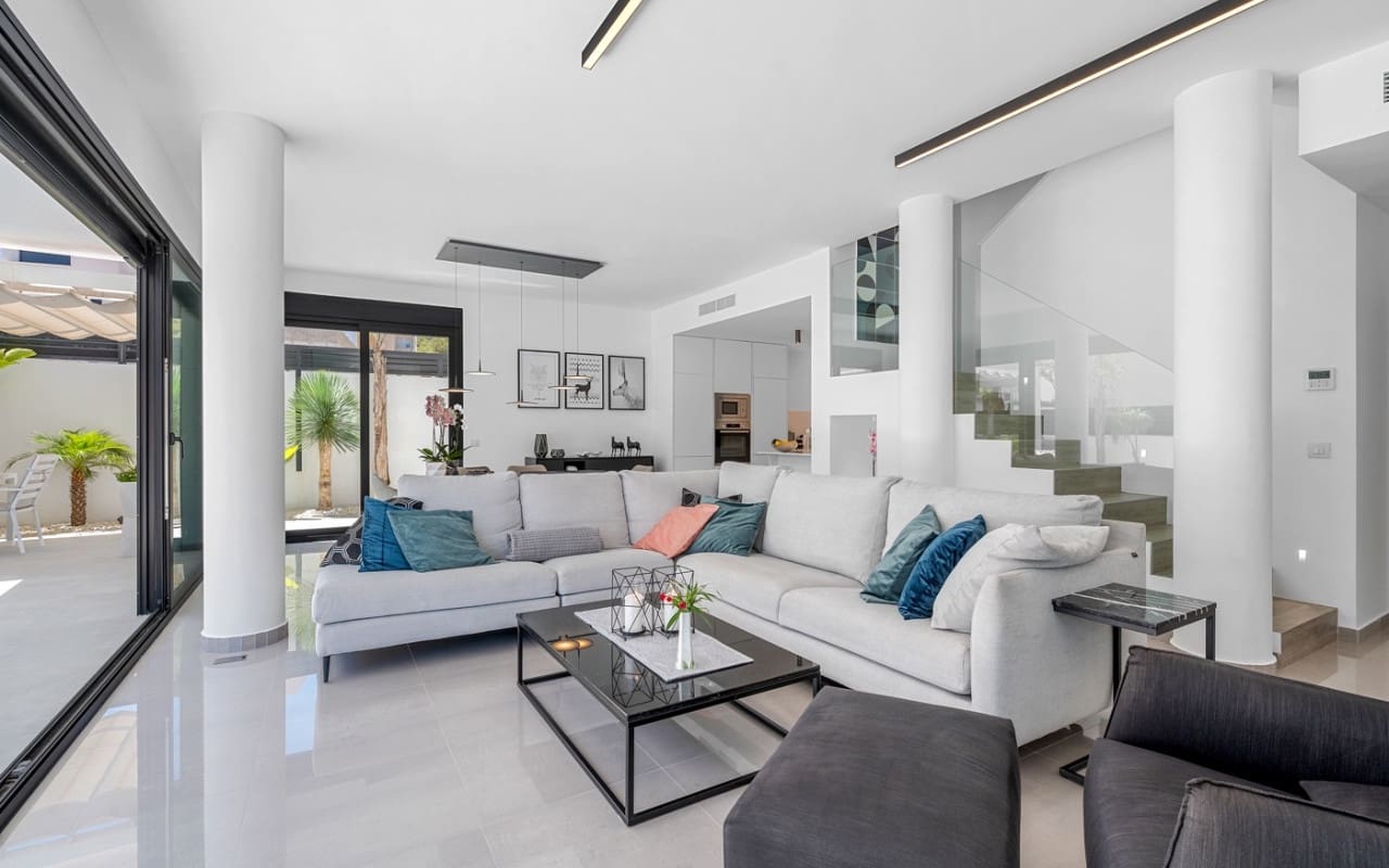 4 soveværelse Villa til salg i Guardamar del Segura med swimmingpool - € 1.390.000 (Ref: 9191747)