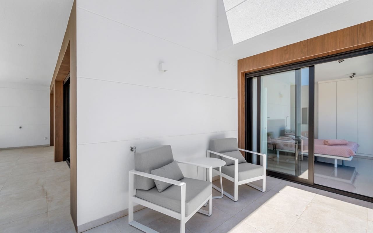 4 soveværelse Villa til salg i Guardamar del Segura med swimmingpool - € 1.390.000 (Ref: 9191747)