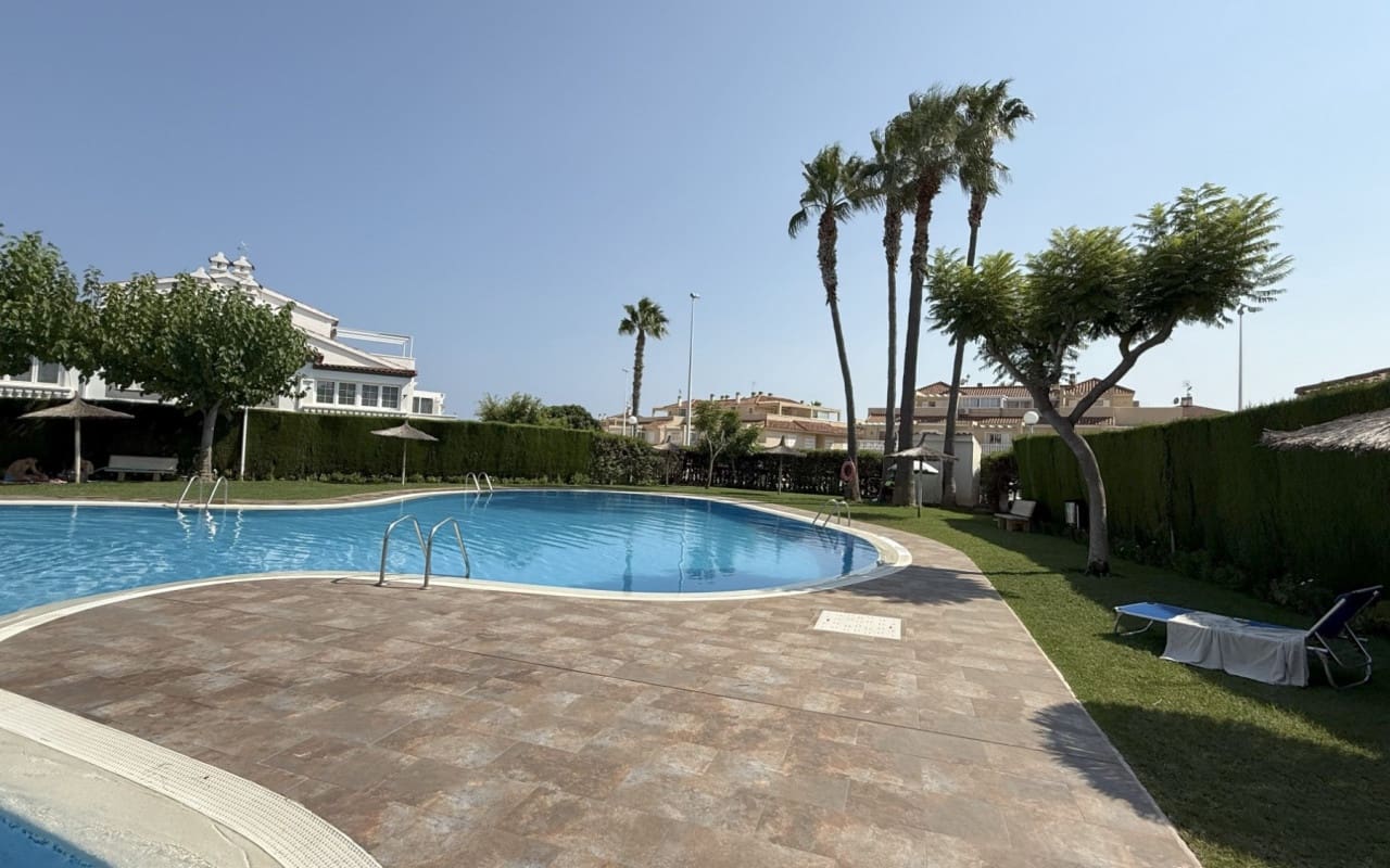 2 soveværelse Bungalow til salg i La Zenia med swimmingpool - € 229.000 (Ref: 9191753)
