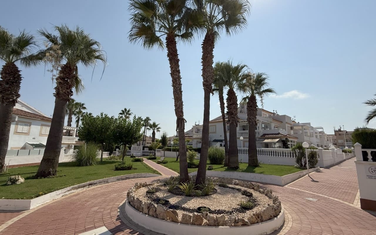 2 soveværelse Bungalow til salg i La Zenia med swimmingpool - € 229.000 (Ref: 9191753)