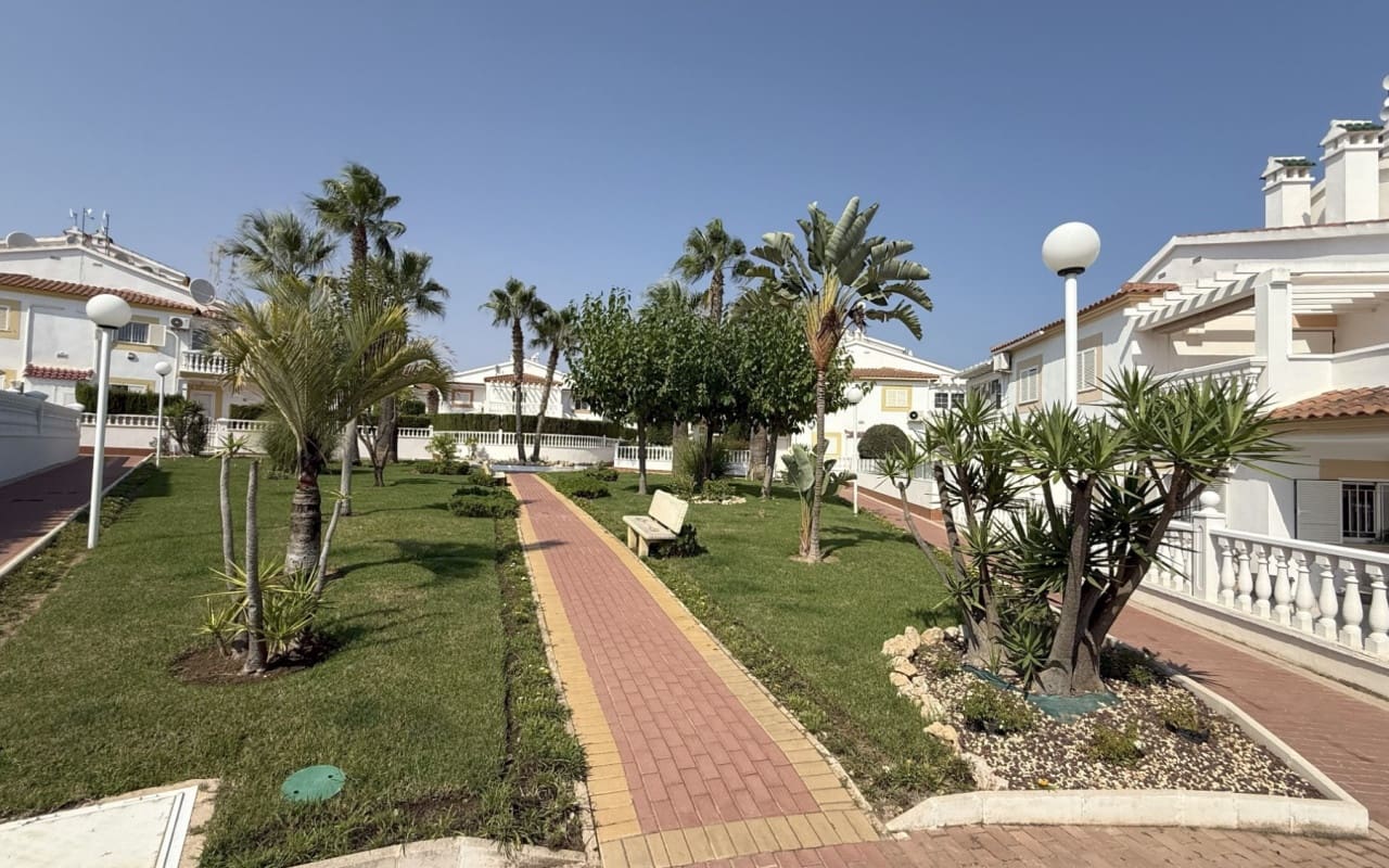 2 soveværelse Bungalow til salg i La Zenia med swimmingpool - € 229.000 (Ref: 9191753)