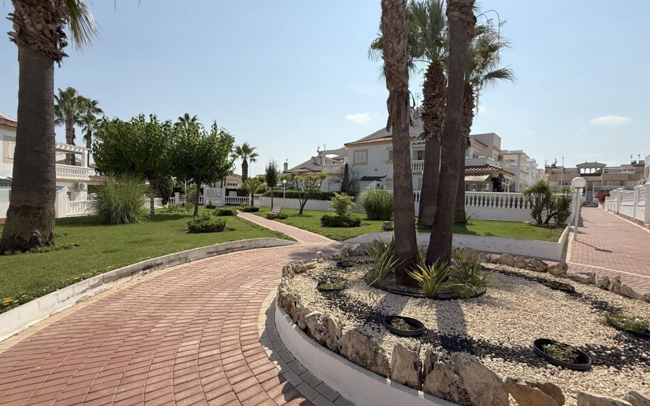 2 soveværelse Bungalow til salg i La Zenia med swimmingpool - € 229.000 (Ref: 9191753)