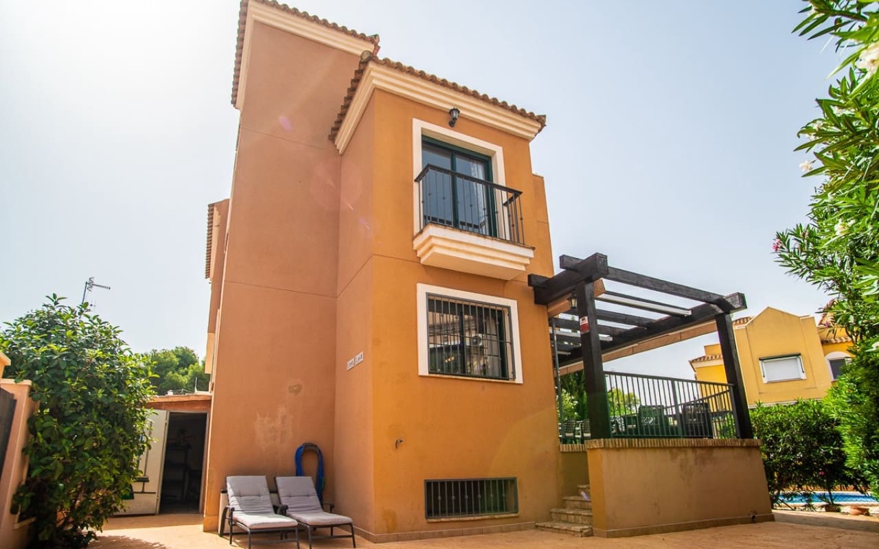 3 soveværelse Semi-Rækkehus til salg i Los Balcones med swimmingpool - € 285.000 (Ref: 9199931)