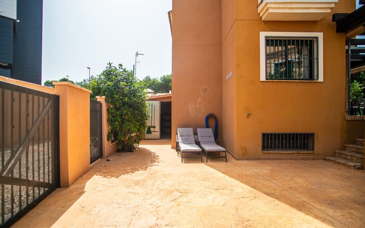 3 soveværelse Semi-Rækkehus til salg i Los Balcones med swimmingpool - € 285.000 (Ref: 9199931)