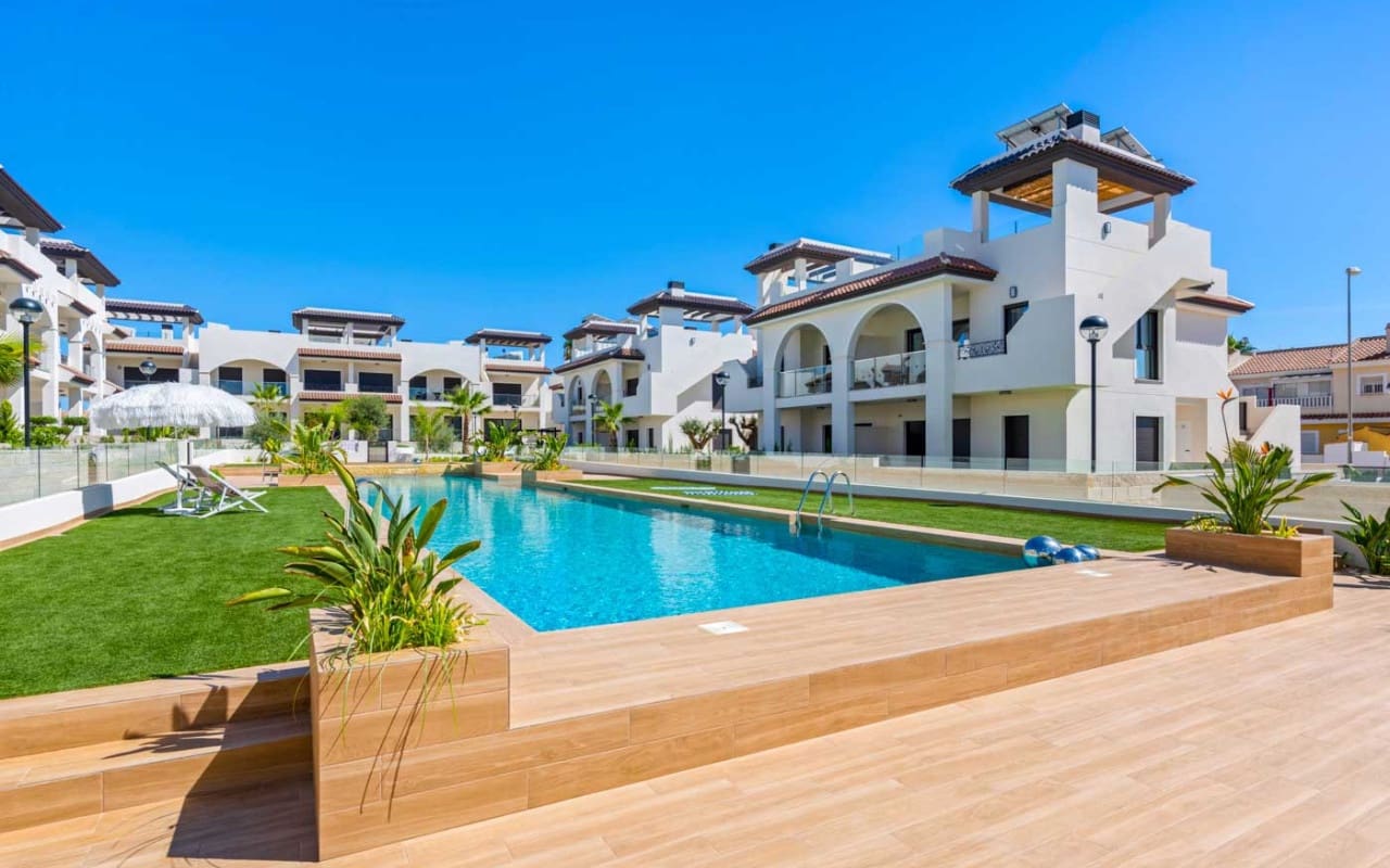 2 bedroom Townhouse for sale in Rojales with pool - € 321,000 (Ref: 9200021)