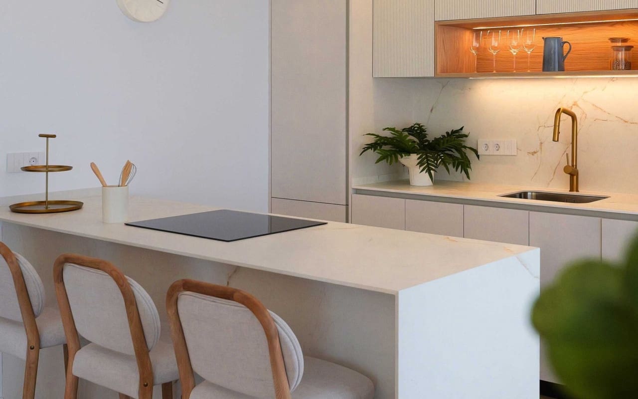 2 slaapkamer Strandappartement te koop in La Manga del Mar Menor met zwembad - € 473.000 (Ref: 9200060)