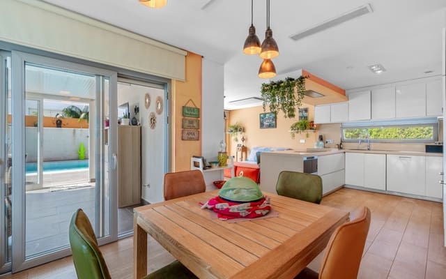 2 Zimmer Villa zu verkaufen in Benijófar mit Pool - 435.000 € (Ref: 9218947)