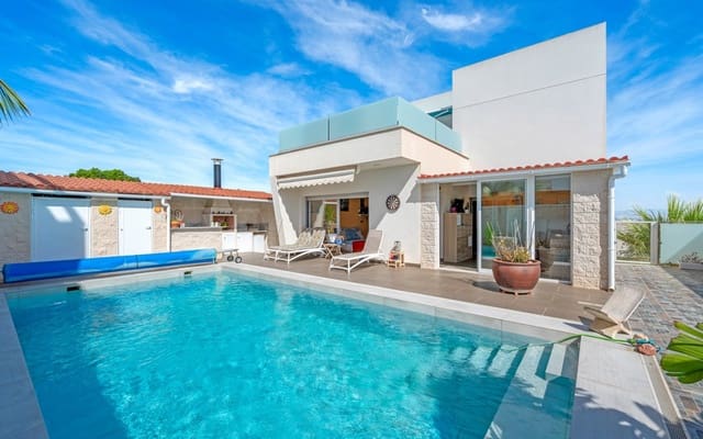 2 Zimmer Villa zu verkaufen in Benijófar mit Pool - 435.000 € (Ref: 9218947)