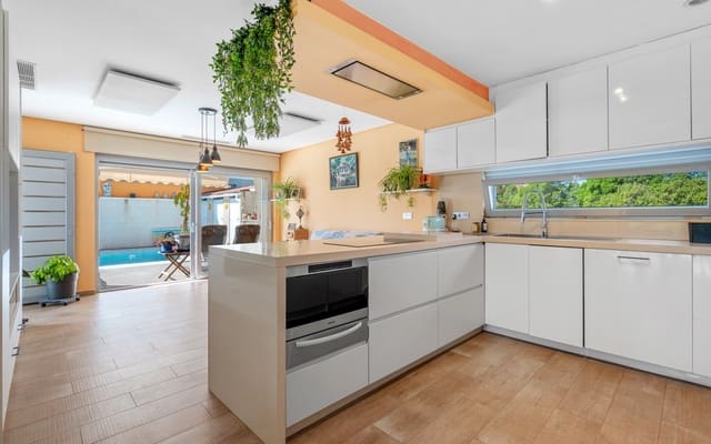 2 Zimmer Villa zu verkaufen in Benijófar mit Pool - 435.000 € (Ref: 9218947)