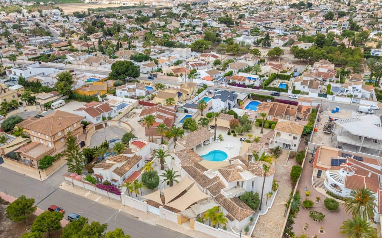 5 quarto Moradia para venda em Ciudad Quesada com piscina - 1 499 999 € (Ref: 9227442)