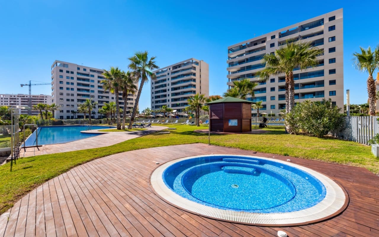 2 slaapkamer Appartement te koop in Orihuela Costa met zwembad - € 479.000 (Ref: 9227447)