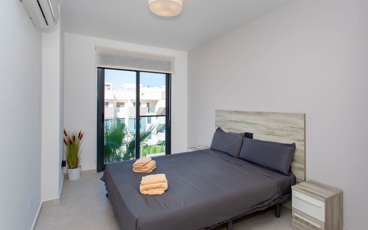3 slaapkamer Appartement te huur in Alicante stad met zwembad garage - € 950 (Ref: 9263388)