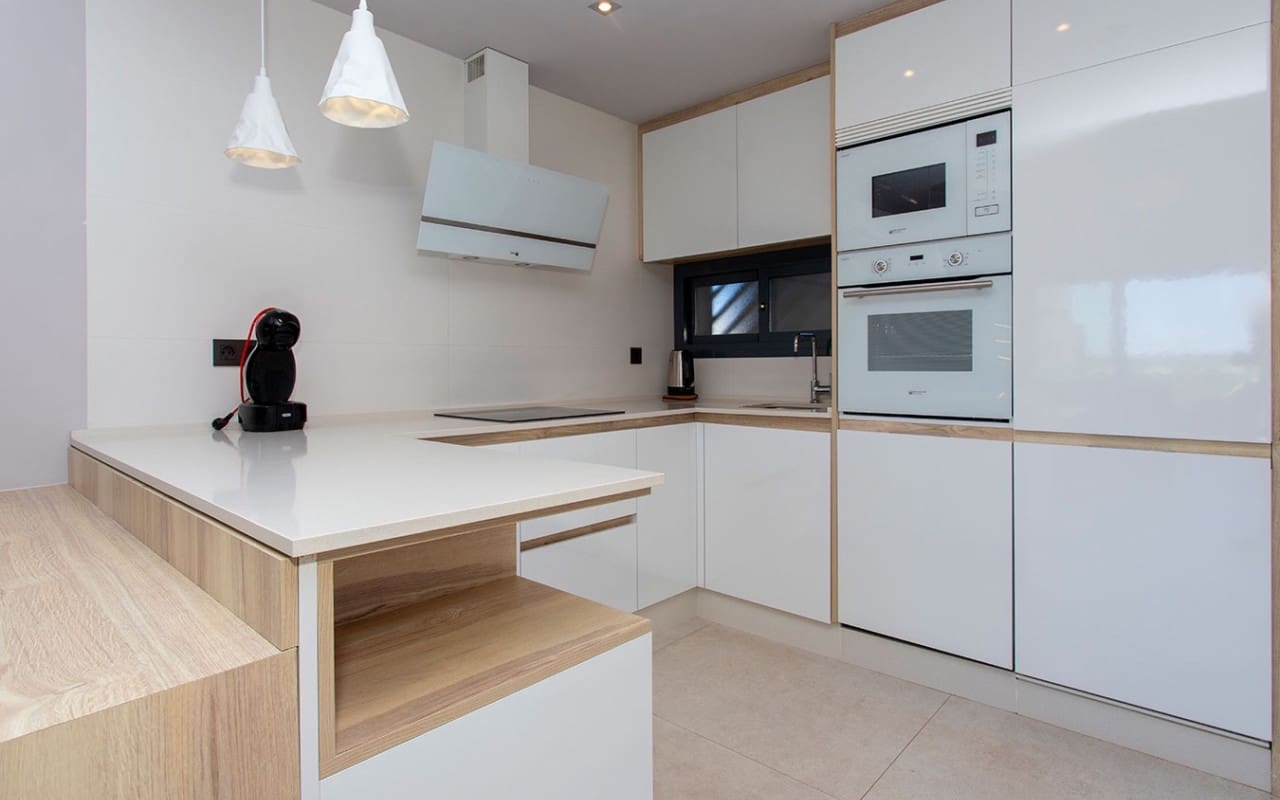 3 slaapkamer Appartement te huur in Alicante stad met zwembad garage - € 950 (Ref: 9263388)