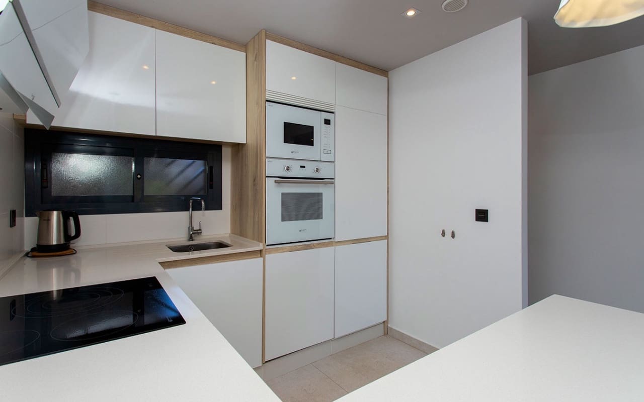 3 slaapkamer Appartement te huur in Alicante stad met zwembad garage - € 950 (Ref: 9263388)