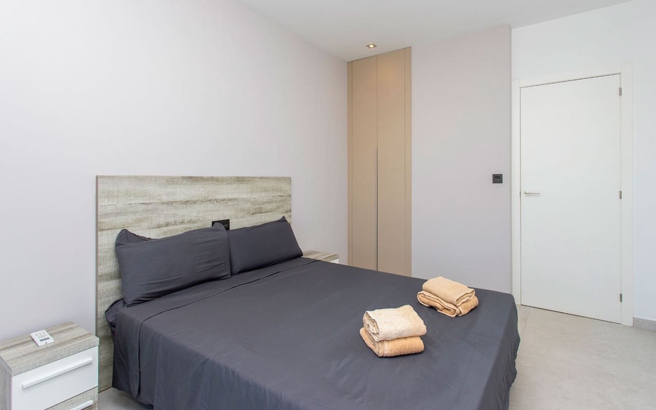 3 slaapkamer Appartement te huur in Alicante stad met zwembad garage - € 950 (Ref: 9263388)