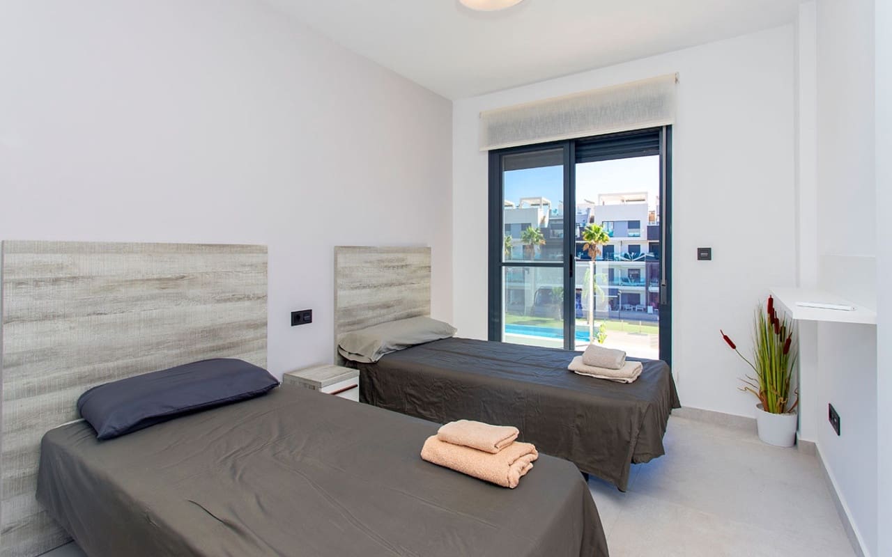 3 slaapkamer Appartement te huur in Alicante stad met zwembad garage - € 950 (Ref: 9263388)