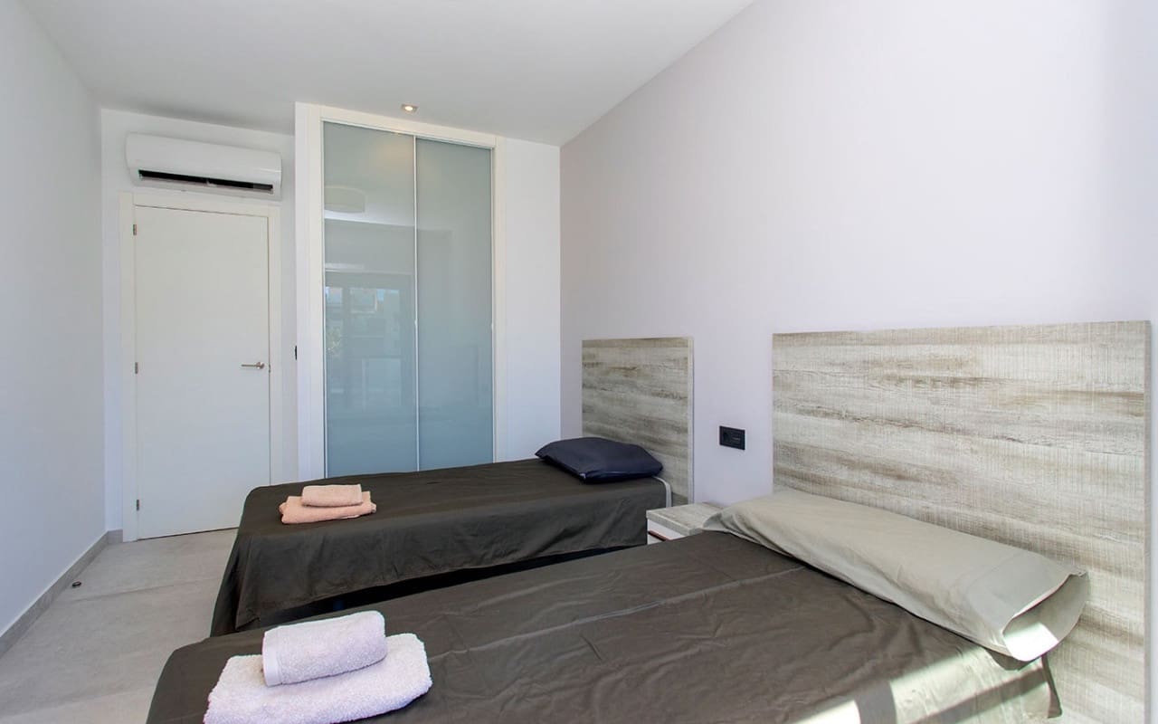 3 slaapkamer Appartement te huur in Alicante stad met zwembad garage - € 950 (Ref: 9263388)