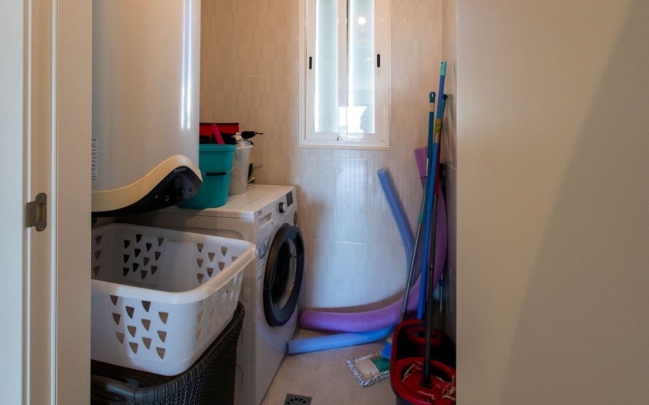 3 slaapkamer Appartement te huur in Alicante stad met zwembad garage - € 950 (Ref: 9263388)