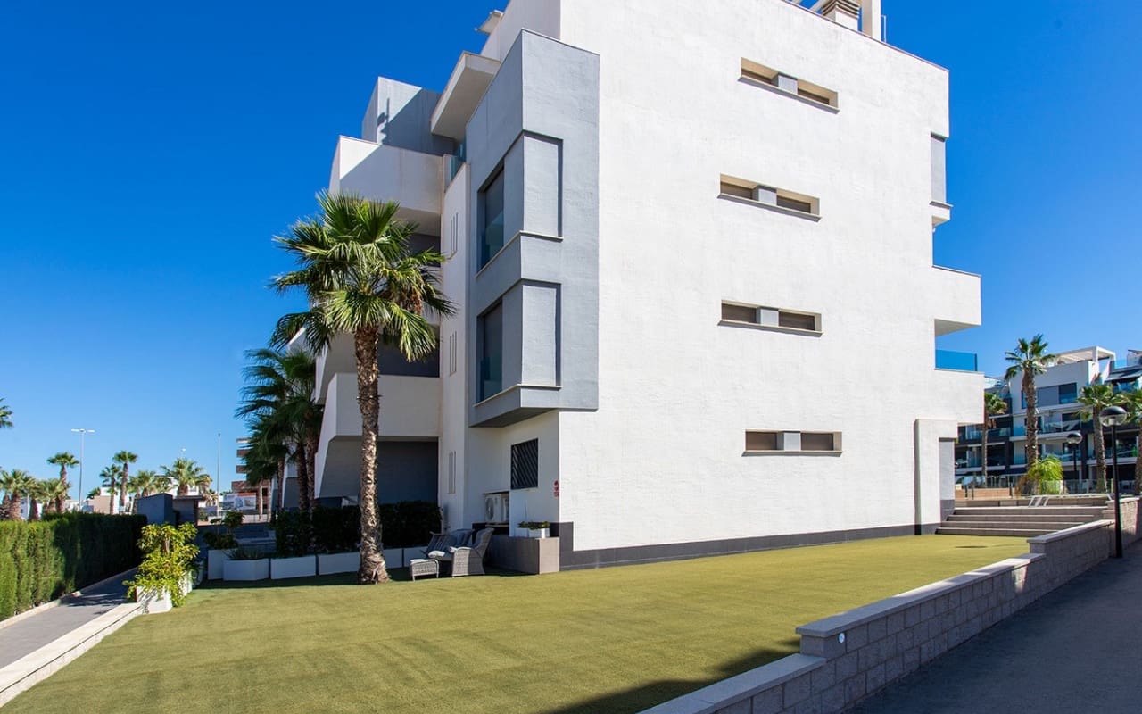 3 slaapkamer Appartement te huur in Alicante stad met zwembad garage - € 950 (Ref: 9263388)