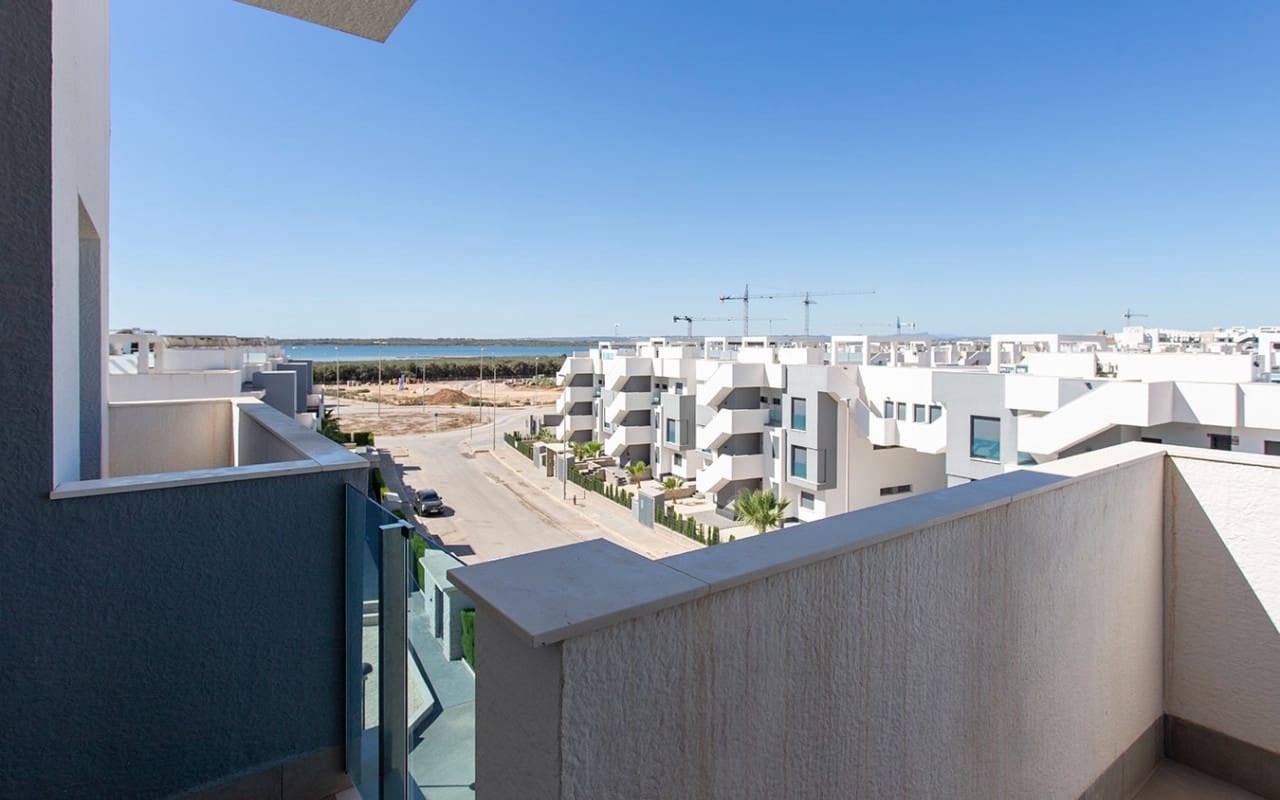 3 slaapkamer Appartement te huur in Alicante stad met zwembad garage - € 950 (Ref: 9263388)