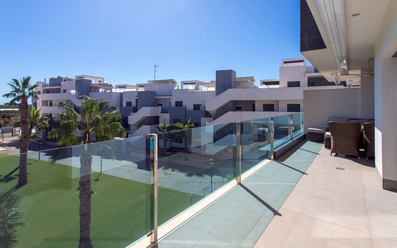 3 slaapkamer Appartement te huur in Alicante stad met zwembad garage - € 950 (Ref: 9263388)