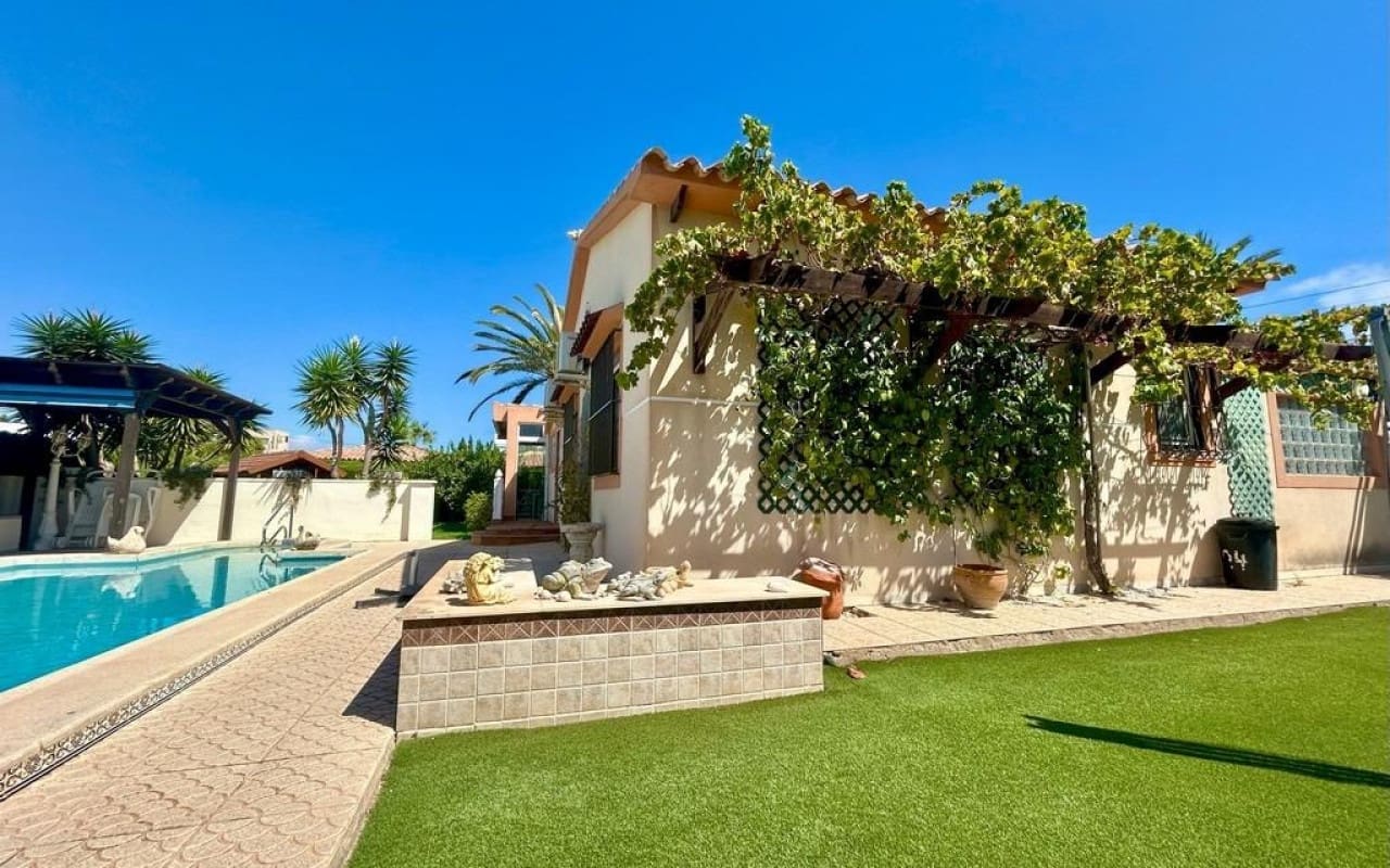 3 soverom Villa til salgs i Cabo Roig med svømmebasseng - € 790 000 (Ref: 9270248)