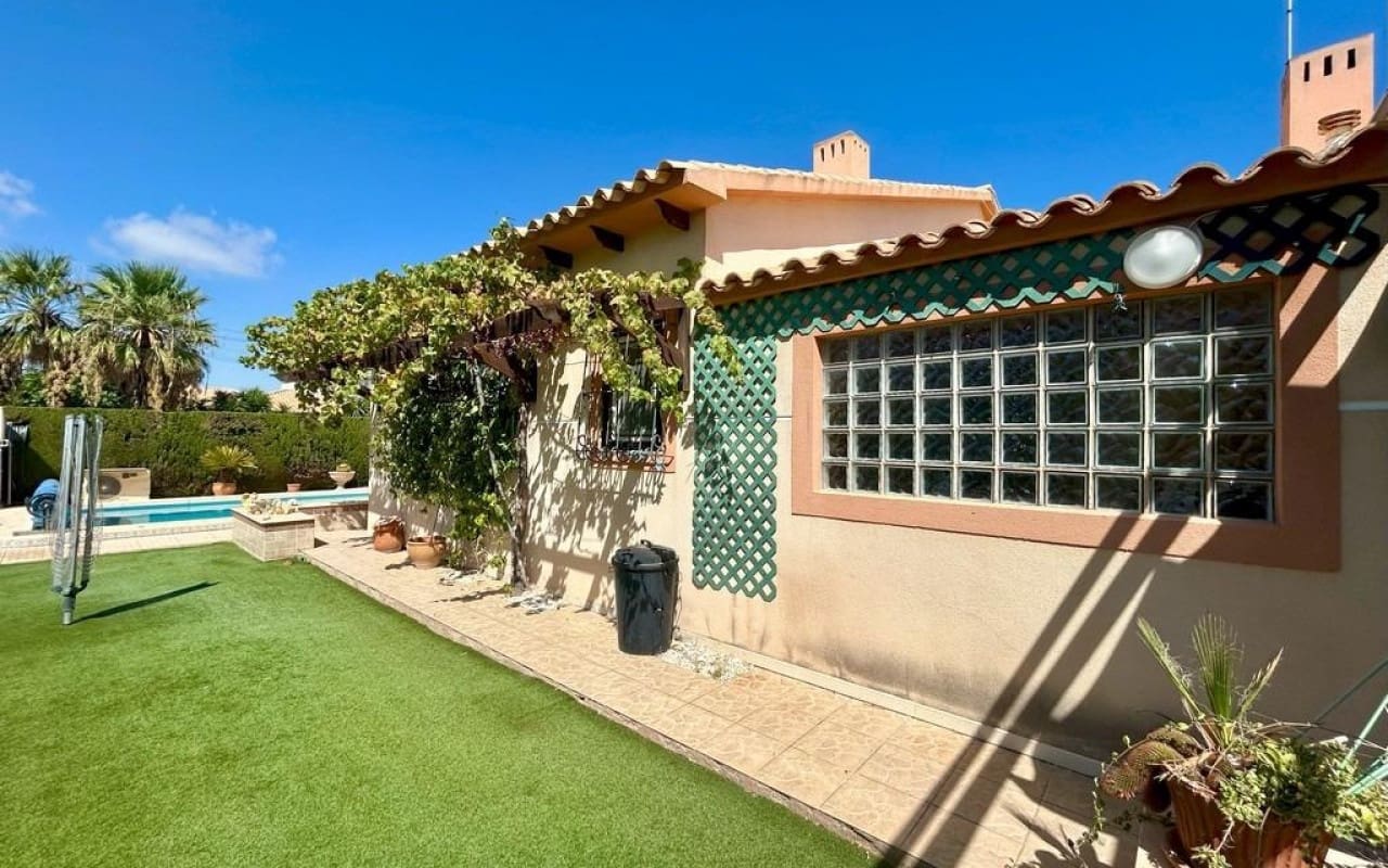 3 soverom Villa til salgs i Cabo Roig med svømmebasseng - € 790 000 (Ref: 9270248)