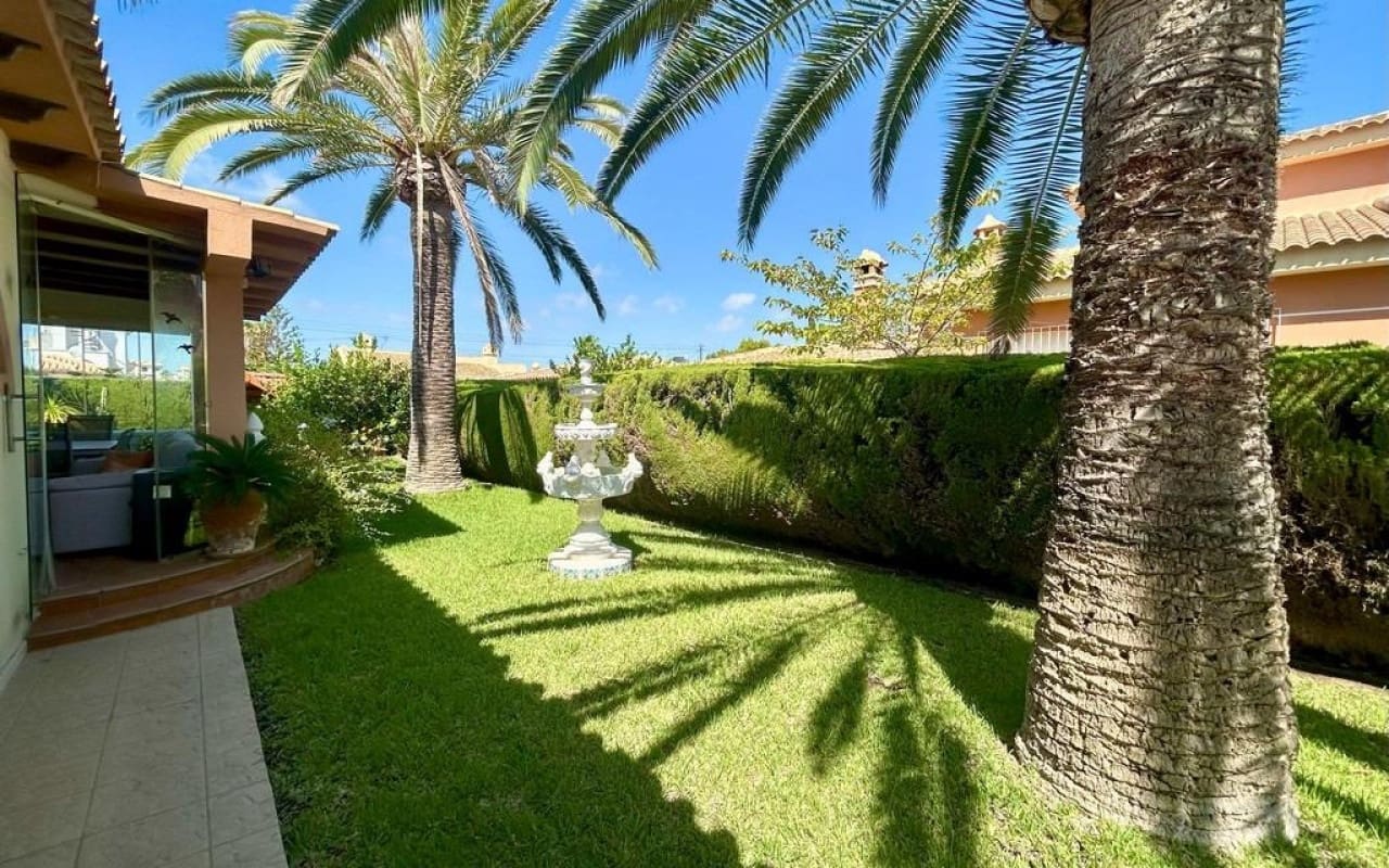 3 soverom Villa til salgs i Cabo Roig med svømmebasseng - € 790 000 (Ref: 9270248)