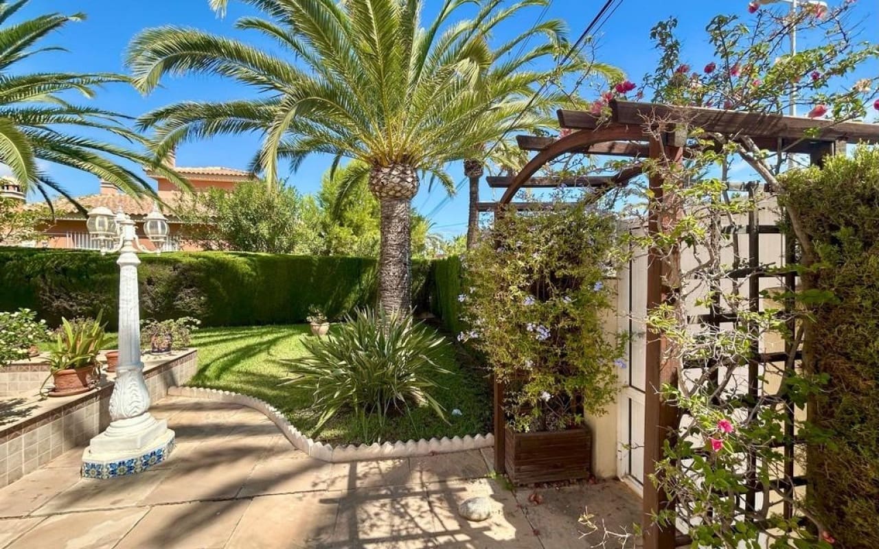 3 soverom Villa til salgs i Cabo Roig med svømmebasseng - € 790 000 (Ref: 9270248)