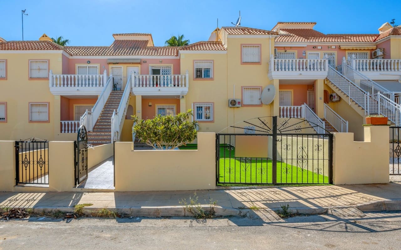 3 Zimmer Apartment zu verkaufen in San Miguel de Salinas mit Pool - 199.000 € (Ref: 9270255)