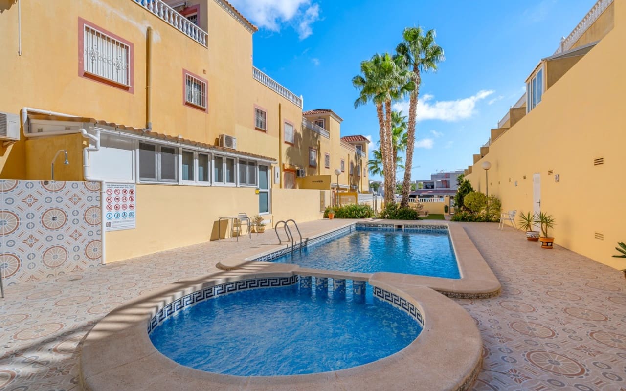 3 Zimmer Apartment zu verkaufen in San Miguel de Salinas mit Pool - 199.000 € (Ref: 9270255)