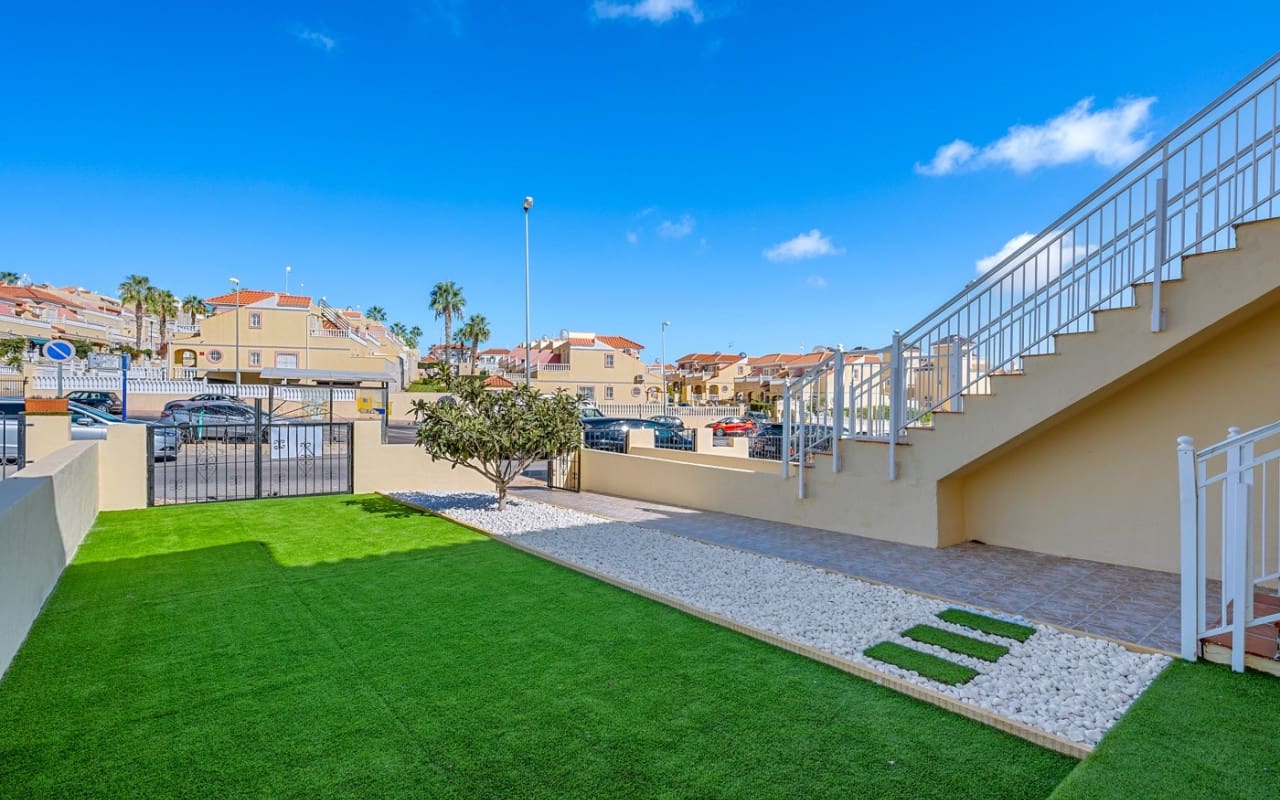 3 Zimmer Apartment zu verkaufen in San Miguel de Salinas mit Pool - 199.000 € (Ref: 9270255)