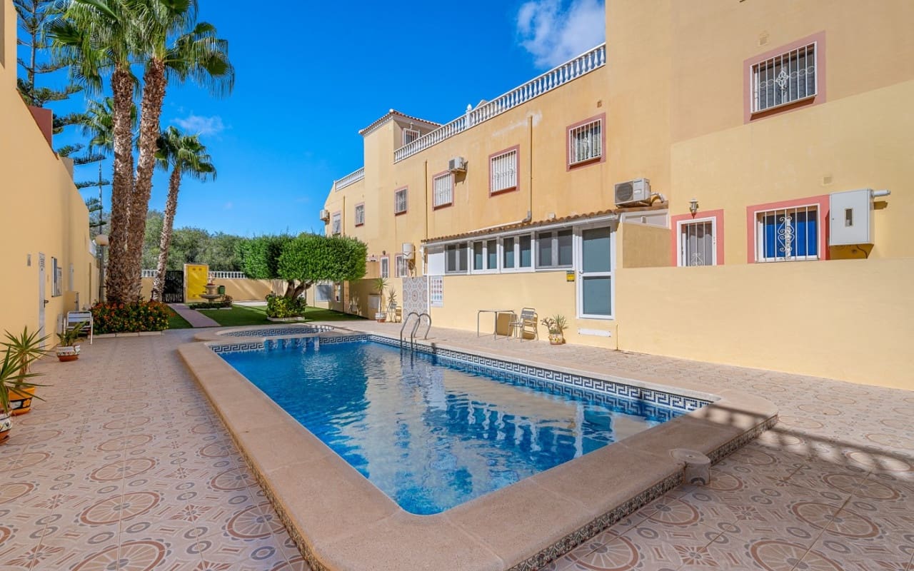 3 Zimmer Apartment zu verkaufen in San Miguel de Salinas mit Pool - 199.000 € (Ref: 9270255)